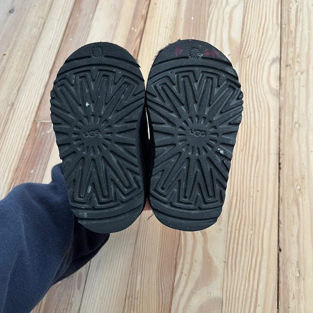 UGG‎ Toddler Bailey Button II Black Suede Winter Ankle Boots Size 6T Casual Fur
